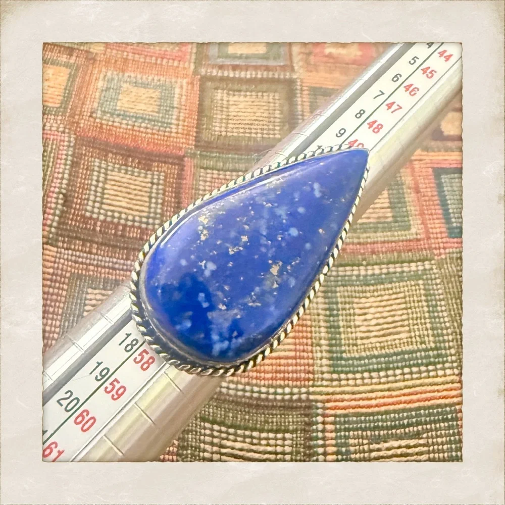 1990’s Lapis Lazuli Teardrop Shaped Ring iin a 925 Sterling Silver Setting, 7